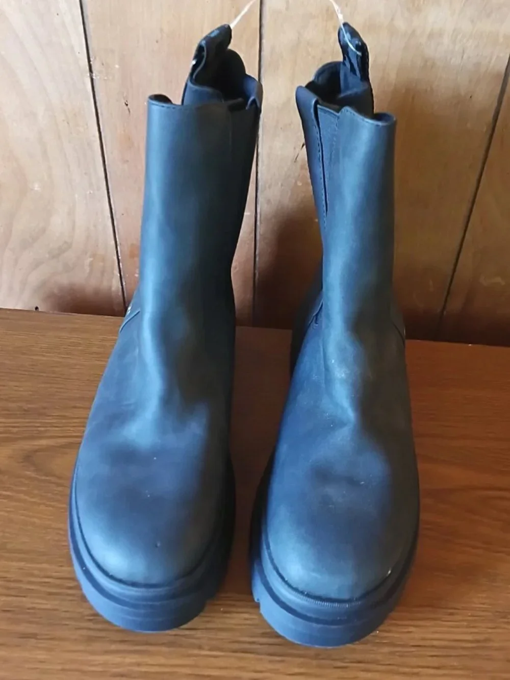 Rocket Dog Black Chelsea Boots – Women's Size 10 – Great Pre-Owned Condition